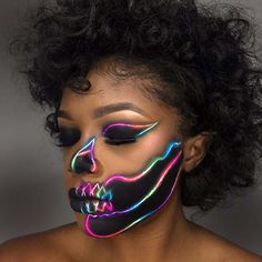 Black and Neon Skeleton Halloween Makeup Idea Neon Skeleton, Neon Face Paint, Abstract Makeup, Makeup Zombie, Makeup Clown, Fantasy Make-up, Halloween Make-up Looks, Halloweenský Makeup, Holloween Makeup