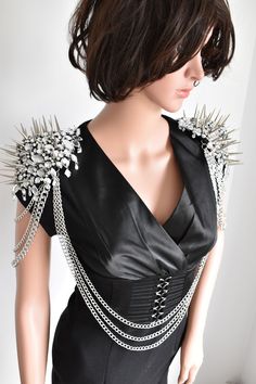 Great look crystal beaded epaulette with different style silver chain Nice to use on your jacket shoulder or any of your night dress,special outfit or as a festival outfit I added 2 pin to attach it to fasten on the shoulder of the suit or dress.I can ad elastic strap to underarm.İt is optional. I pack epaulettes well and send a carton box so it is not posibble to get harm It is handmade item and use tread to made it. I would be happy to receive feedback and photographs of you wearing your costu Wedding Epaulettes, Epaulettes Fashion, Leather Epaulettes, Shattered Elegance, Shoulder Tassels, Shoulder Jewellery, Shoulder Piece, Runway Jewelry, Shoulder Epaulettes