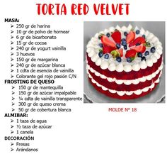 a red velvet cake with strawberries and blueberries on top is labeled in spanish