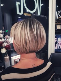 Chin Length Bobs, 50s Hair, Blond Bob, Line Bob Haircut, Short Hair Back, Stacked Haircuts