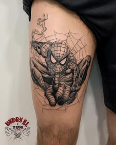 Crazy Tattoo Ideas Creative, Spider Man Tattoos, Tattoo Spiderman, Spiderman Tattoos, Marvel Tattoo Sleeve, Spider Man Tattoo, Pokemon Tattoos, Tattoo Black And White