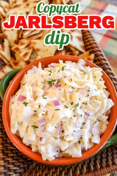 a bowl filled with coleslaw and crackers on top of a woven table cloth