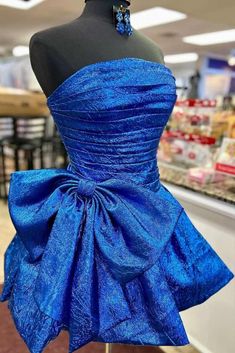 Elevate your homecoming look with the Royal Blue Strapless A-Line Pleated Dress. This dress is made from luxurious sequin fabric adding a touch of sparkle to your evening. It is available in a vibrant palette of royal blue, blue, purple, fuchsia, or bright pink color. The charming bow-knot detail adds a playful touch, making this dress a standout choice for any special occasion. Details: Silhouette: A-line Style Fabric: Sequin Fabric Color: Royal Blue, Blue, Purple, Fuchsia, Bright Pink Color Le Royal Blue Dance Dresses, Blue Dress Short Royal, Caos Outfits, Short Royal Blue Dress, Homecoming Dresses Royal Blue, Royal Blue Short Dress, Hoco Outfits, Mini Blue Dress, Homecoming Accessories