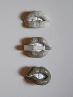 Pucker up! 💋 3D lips wall art wooden canvas in cool beige / brown tones. The perfect gift for makeup lovers & a statement piece for a bedroom or beauty room also available in other colours Dimensions: The canvas is 23 x 30.5cm; each set of lips measure roughly 7 x 5.5cm Please note colours may vary slightly as every monitor is different. Wall Art Salon, Makeup Room Decor Salon, Med Spa Wall Decor, Makeup Room Wall Decor, Neutral Wall Art For Living Room, Room Wall Ideas Aesthetic, Beauty Salon Wall Decor, Unique Diy Home Decor Ideas, Classy Wall Art