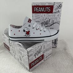 Peanuts Snoopy Hearts White Canvas Valentines Day NWT Size 1 Kids Youth Shoes | eBay Snoopy Sneakers, Snoopy Clothes, Snoopy Merchandise, Snoopy Shoes, Snoopy Items, Snoopy Characters, Cute Snoopy, Snoopy Gifts, Seasons Winter