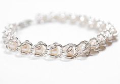 Pearl Bracelet Tutorial, Chain Maille Bracelet, Bracelet With Pearls, Chainmail Bracelet, Bijoux Fil Aluminium, A Bracelet