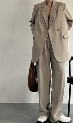 Fitted Suit Women, Khaki Blazer, Le Suit, Neutral Style, Classic Pants, Suit Women, Pant Suit, Pant Length, Fitted Suit