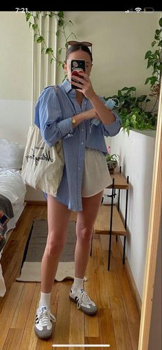 Casual Outfits Weekend, Sambas Adidas Outfit Summer, Hot Spring Day Outfit Casual, Spring Outfits With Sambas, Styling Sambas Summer, Short Outfits For Work, Summer Dresses Street Style 2023, Nyc Summer Fashion 2023