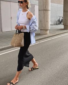 All the Coolest Ways to Wear an Oversize Button-Down | Who What Wear Classic Summer Outfits, Button Down Outfit, Look Zara, Summer Wardrobe Essentials, Stylish Summer Outfits, Outfits 2023, Slip Skirt, Looks Chic, 가을 패션