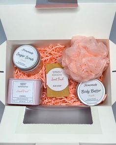 Treat that special person to a self care spa day with our “Pamper Me” Spa Set! This set includes everything you need to have the perfect relaxing spa day in the comfort your home! A perfect Mother's Day gift, this set includes a loofah, handmade soap bar, exfoliating sugar scrub, moisturizing body butter, and a relaxing scented candle for the perfect spa experience! It makes the perfect gift for any occasion, or you can even treat yourself! All of our products are handcrafted in small batches wi Self Care Spa Day, Sugar Scrub Homemade, Handmade Soap Bar, Spa Set, Handmade Bath Products, Sweet Peach, Spa Experience, Soap Bar, Special Person