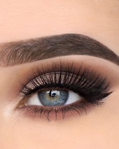 30 Wedding Makeup Ideas For Blue Eyes Wedding Forward Eye Makeup Prom, Eye Makeup Everyday, Eye Makeup For Blue Eyes, Makeup Colourful, Wedding Makeup For Blue Eyes, Makeup Looks Natural Full Face, Makeup Everyday, Bluish Green Eyes, Dramatic Eye Makeup