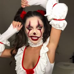 makeup makyaj sıcak tonlar nude renkler parlak mat özel gün makyajı Pennywise Halloween Costume, Creepy Clown Makeup, Epic Halloween Costumes, Handmade Halloween Costumes, Clown Halloween Costumes, Joker Halloween, Creepy Halloween Makeup, Halloween Makeup Ideas, Pretty Halloween Costumes