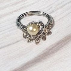 Vintage Avon Silver tone ring with a faux pearl and rhinestones.
1970s #pearl #avon #vintage Avon Vintage, Vintage Avon, Faux Pearl, Women's Jewelry, Silver Tone, 1970s, Wish List, Women Jewelry, Ring