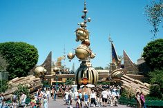 people are walking around in front of an amusement park