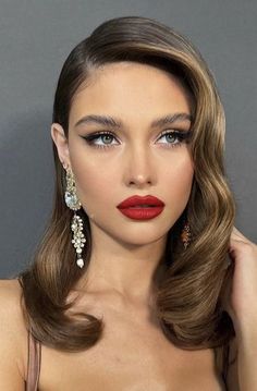 Gatsby Makeup, Hollywood Makeup, Hollywood Hair, Smink Inspiration, Glam Hair, Penteado Cabelo Curto, Bridal Hair And Makeup, American Beauty, Red Lipstick