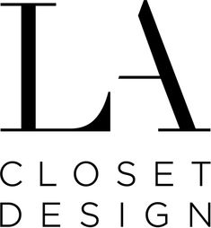 the logo for closet designs, a boutique that sells clothes and accessories to women in their 20s