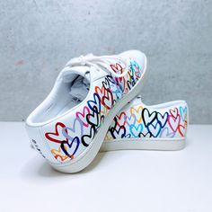 Sneaker Art Custom, Sharpie Christmas Sneakers, Custom Vinyl Shoes, Handmade Shoes Pattern Custom, Fabric Marker Sneakers, Lettering Shoes, Customising Shoes, Canvas Shoes Diy, Upcycle Shoes