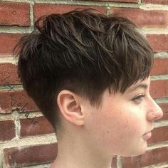 Pixie Cut Round Face, Popular Short Haircuts, Pixie Haircut For Round Faces, Super Hair, Round Face Haircuts, Girl Haircuts, Short Pixie Cut, Haircuts For Long Hair