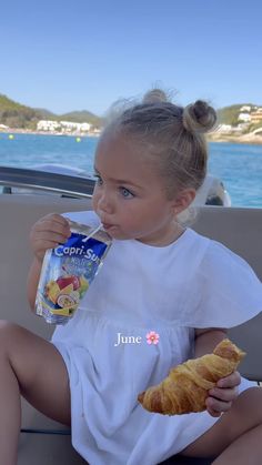 Preppy Little Kids, Baby Fever Aesthetic, Cute Family Goals, Mom And Baby Aesthetic, Baby Fever Pictures, Beach Babies, Aesthetic Kids, I Want A Baby, Blonde Babies