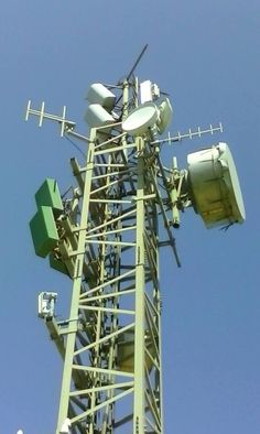 a cell phone tower with multiple antennas on top