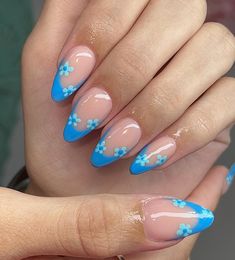 blue, has flowers on it Coco Nails, Sky Blue Nails, Blue Nail Art Designs, Blue Gel Nails, Light Blue Nails, Blue Nail Art, Blue Nail Designs