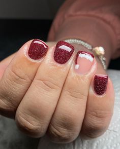 Christmas Squoval Nails, December Gel Nail Ideas, Christmas Dip Nails Short, Christmas Short Nails Ideas, Christmas Colored Nails, Christmas Toe Nail Ideas, Christmas Fingernail Ideas, Fall Nails Manicure, Santa Hat Nails Design