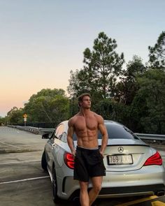 Ripped Guys Muscle, Gym Working Out, Gym Inspiration Men, Man Back Muscles, Fit Men Outfits, Best Physique Men, Ripped Muscle Men, Ripped Body Men, Gym Motivation Men