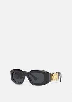 Inspired by '90s hip-hop culture, these sunglasses feature acetate frames and wide Medusa-embellished temples. The rectangular shape is finished with tonal tinted lenses. Medusa Biggie Sunglasses, Versace Sunglasses Women, Versace Medusa Sunglasses, Versace Shades, Versace Eyewear, Versace Glasses, 90s Hip Hop, Versace Sunglasses, Hip Hop Culture