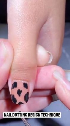 By: @vettsystore Az Nails, Diy Nails Videos, Sponge Nail Art, Gel Nail Tutorial, Nail Printer, Nail Paint Shades, Dot Nail Designs, Fancy Nail Art, Xmas Nail Art