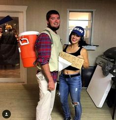 ▷▷ Dynamic Dyo Halloween Costumes For Couples - RecipeMagik halloween costume ideas for duos, halloween costume ideas women, halloween costume ideas for teenage girl.. Vicky Valencourt, Diy Scarecrow Costume, Diy Haunted House Props, Costumes For Couples, Diy Halloween Games, Halloween Couple, Games Diy, Masks Diy, Matching Costumes