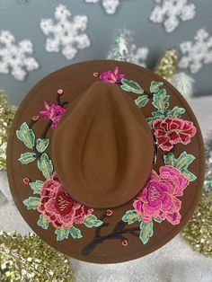 Adorable floral wide brim hat! One of a kind Wide Brim Hat With Floral Embroidery For Summer, Summer Wide Brim Hat With Floral Embroidery, Embroidered Wide Brim Hat, Brown Wide Brim Beaded Hat, Hand Painted Brown Wide Brim Hat, Rancher Hat, Painted Hats, Cat Hat, Brim Hat