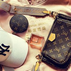 @madzia1704 on Instagram: “☀️Happy Monogram Monday☀️ #monday #mondaymotivation #mondaymood #monogrammonday #multipochette #lv #lvbag #lvmultipochette…” Lv Multi Pochette, Monday Monday, Lv Bag, Monday Motivation, Louis Vuitton Monogram, Monogram, Louis Vuitton