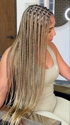 #braids #blackgirlsrock #blackgirl #blackwomenhairstyles #braidedhairstyle #summerhairstyle #summer #pinterest Knotless Braid Styles, Women Cornrows, Braiding Hair Colors, Knotless Braid, Blonde Box Braids, Big Box Braids Hairstyles, Goddess Braids Hairstyles, African Hair Braiding Styles, Blonde Braids