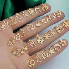 Jewelry Hacks, Gold Bangles For Women, Furniture Design Living Room, Bangles For Women, Usa Dresses, Gold Necklace Designs, Fancy Jewelry, Modest Fashion Outfits, Design Living Room