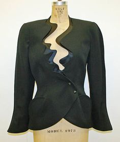 Mugler Suit, Thierry Mugler, Roland Mouret, Women's Handbags, Suit Fashion, Mode Vintage, Luxury Vintage, Historical Fashion, Metropolitan Museum Of Art