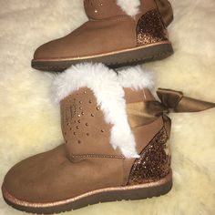 Girl’s Winter Boots Cute Sparkly Heels That Say Juicy With A Bow On The Ankle. Very Durable Quality And Real Warmth. New Without Tags Cute Brown Winter Boots, Juicy Couture Boots, Pink Rain Boots, Black Winter Boots, Gold Boots, Juicy Couture Shoes, Shoes Girl, Girls Ankle Boots, Girls Couture