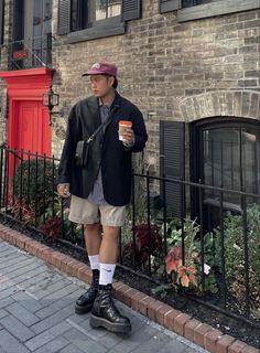 Urban Style Man, Urban Cool Outfits, Man Fashion 2024, Summer 2023 Fashion Trends Street Style, Urban Fashion Men, Softboy Outfits, Boots Outfit Men, Mens Shorts Outfits, Urban Trends