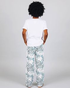 We cant think of a better way than to hang around in these casual and comfortable lounge pants. Perfect for sleeping and lounging in! Pyjama bottoms with a practical elastic waist. Versatile trousers - use them as Pyjama bottoms Lounge trousers Beach trousers Summer trousers These lounge pants for boys and girls has our Octopus Indigo print. Beach Trousers, Lounge Trousers, Pants For Boys, Baby Octopus, Comfortable Lounge, White Pajamas, Indigo Prints, Summer Trousers, Everyday Pants