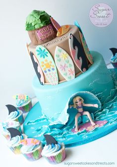 there is a cake that looks like a beach scene