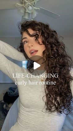 Long Curly Hair Inspiration, Curly Hair Routine For Long Hair, How To Make Your Hair Curly After Showering, Wavy And Curly Hair Hairstyles, Curly Hair Wet Hairstyles, Aussie Curly Hair Routine, Curly Hair How To, Easy Curl Routine, Quick Curly Hair Routine