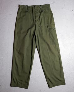 1960's British Army Overall Greens Trousers  SIZE 7 Waist：42cm Thigh：32cm Length：108cm Leg opening：23cm Find us: @ban_secondhand_goods Thank you for checking us out :) Vintage Cargo Pants With Side Pockets, Vintage Full-length Cargo Pants With Side Pockets, Vintage Green Tapered Leg Bottoms, Vintage Green Work Pants With Pockets, Vintage Pants For Workwear, Vintage Trousers With Side Pockets, Vintage Cargo Pants With Tapered Leg And Side Pockets, Vintage Work Pants With Tapered Leg And Side Pockets, Vintage Green Cargo Pants