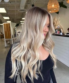 Blonde Hair With Brown Roots, Dark Roots Blonde Hair Balayage, Winter Blonde Hair, Blonde Hair Goals, Blonde Hair With Roots, Perfect Blonde Hair, Bright Blonde Hair, Icy Blonde Hair