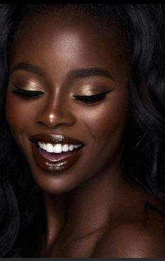 Academia Makeup Looks, Bob Wig Black Women, Dark Academia Makeup Looks, Makeup Ideas For Dark Skin, Get Wavy Hair, Dark Academia Makeup, Academia Makeup, Wig Black Women, Red Eyeshadow Look