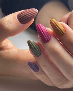 Brown Nails Different Colors, Frosted Nails Matte, Fall Minimal Nails, Matt Autumn Nails, Fall Color Nail Designs Autumn, Nail Art Fall 2023, Crazy Cool Nails, Brown Fall Nail Ideas, End Of Fall Nails