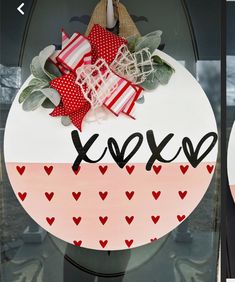 two pictures of a toilet with hearts on the lid and an xoxo sign above it