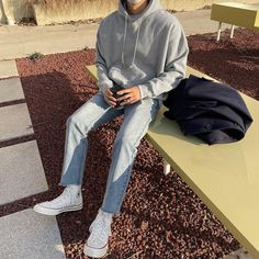 Korean Hoodie Outfit Men, Highcut Converse Outfit Ideas, Highcut Converse, Converse Parchment, Converse Outfit Ideas, Blue Jeans Outfit, Straight Jeans Outfit