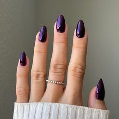 DND - Diva Duo - Vampire's Kiss - #254 Make Nails Stronger, Nails Stronger, Purple Chrome Nails, Make Nails, Dark Purple Nails, Plum Nails, Holo Nails, Dnd Gel Polish, November Nails