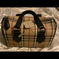 Barely Used Original With Dust Bag Included Dallas Cowboys Shoes, Bathroom Makeovers, Cowboy Shoes, Luxury Tote Bags, Luxury Bags Collection, Burberry Handbags, Burberry Women, Burberry Bag, Designer Bags