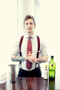 Looking dapper. ♔The Old High British Aristocracy♔ Bartender Outfit, Tatto Boys, Big Easy, Men Looks, Suspenders