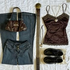 Classy Girl Outfit, Jeans Y2k Outfit, Mary Jane Doc Martens, Brooklyn Outfit, Jeans Brown, Purse Vintage, Vintage Belt